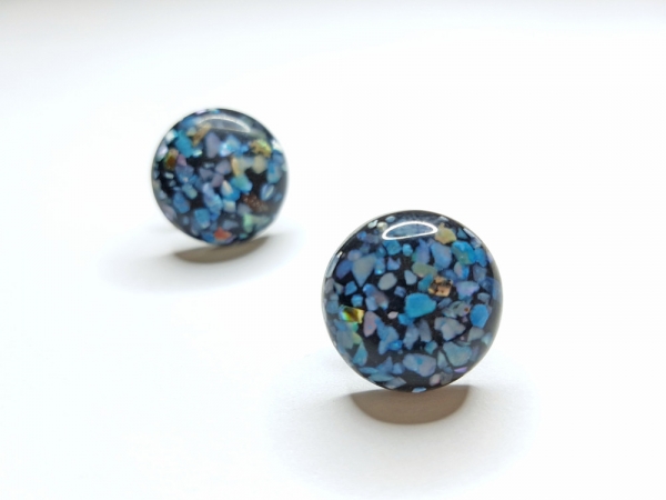 Runde Muschel Ohrstecker Perlmutt blau schwarz